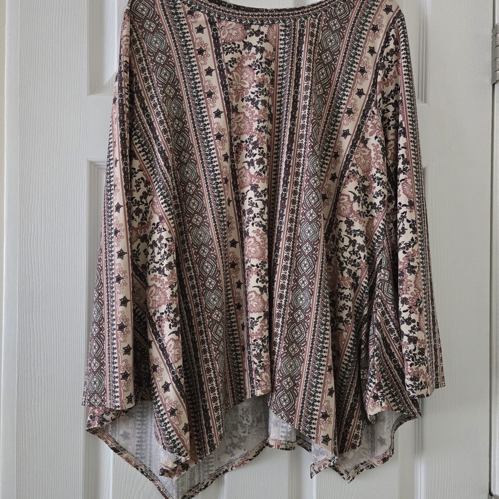 🪷 SALE! Floral Patterned Top